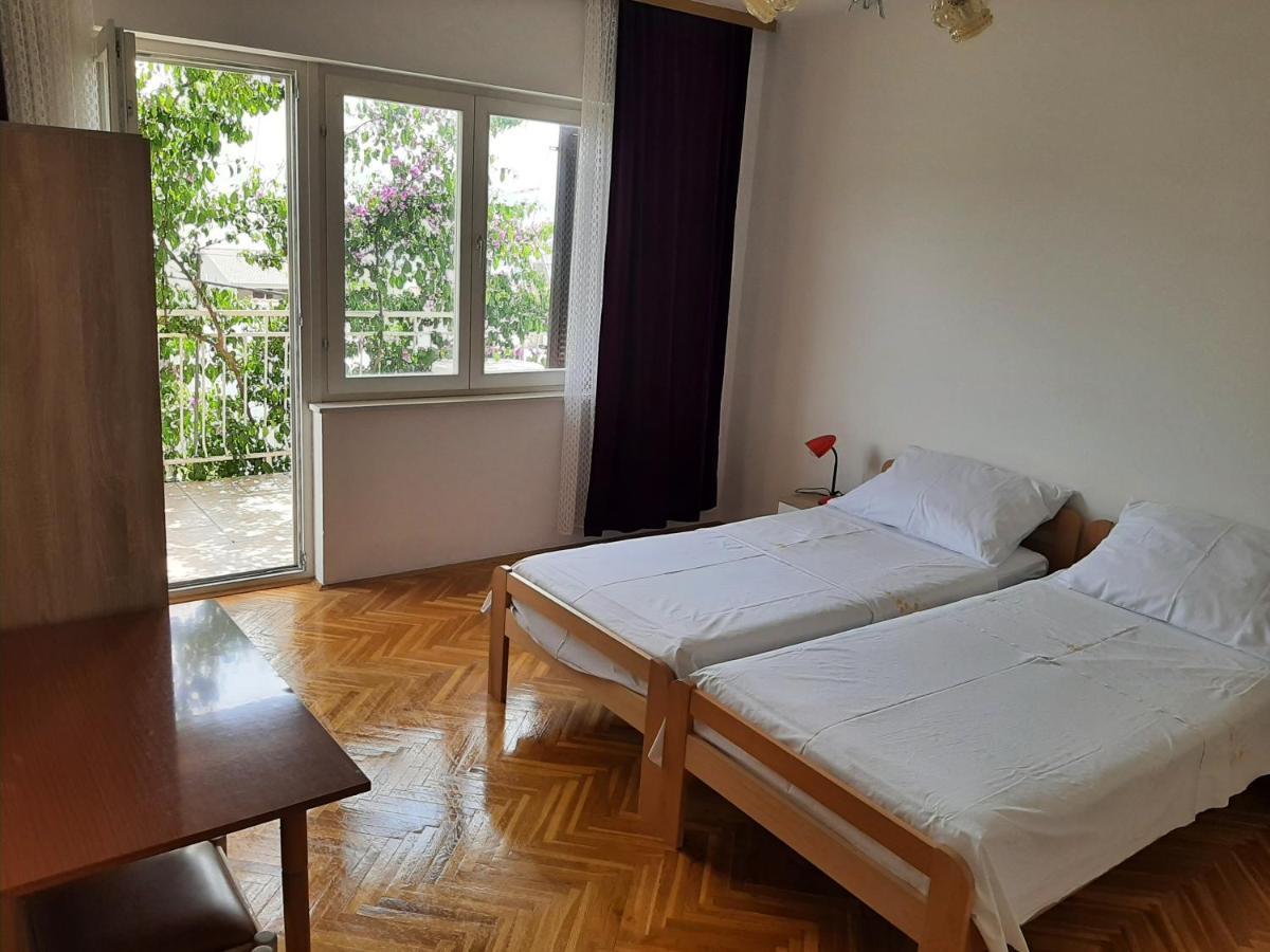 Apartments Tina Omis Bagian luar foto