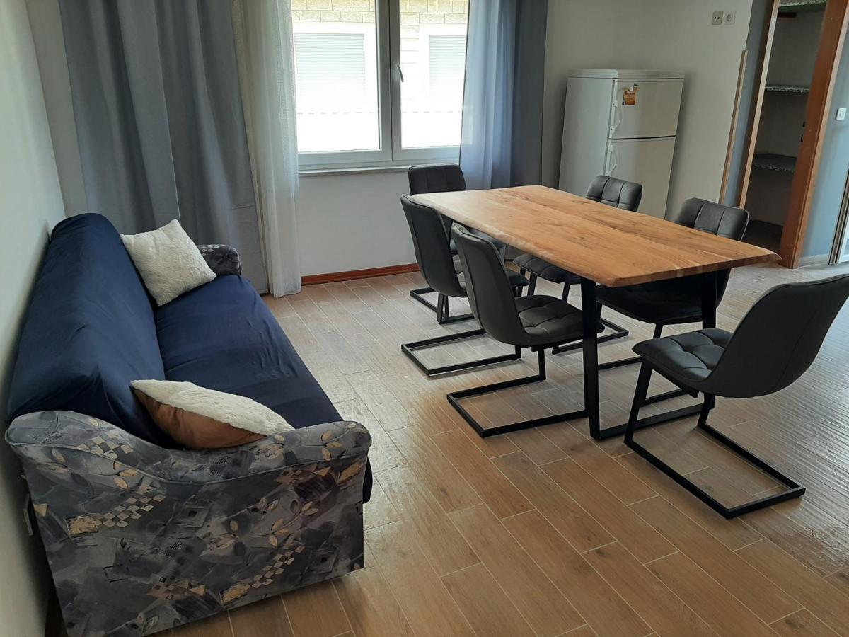 Apartments Tina Omis Bagian luar foto