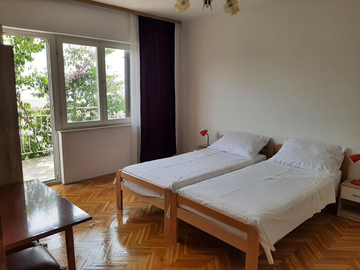 Apartments Tina Omis Bagian luar foto