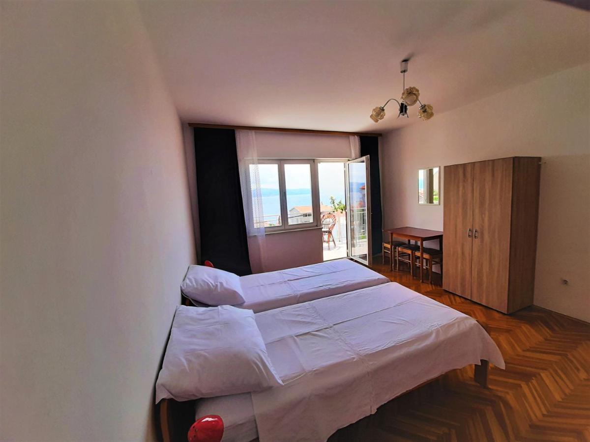 Apartments Tina Omis Bagian luar foto
