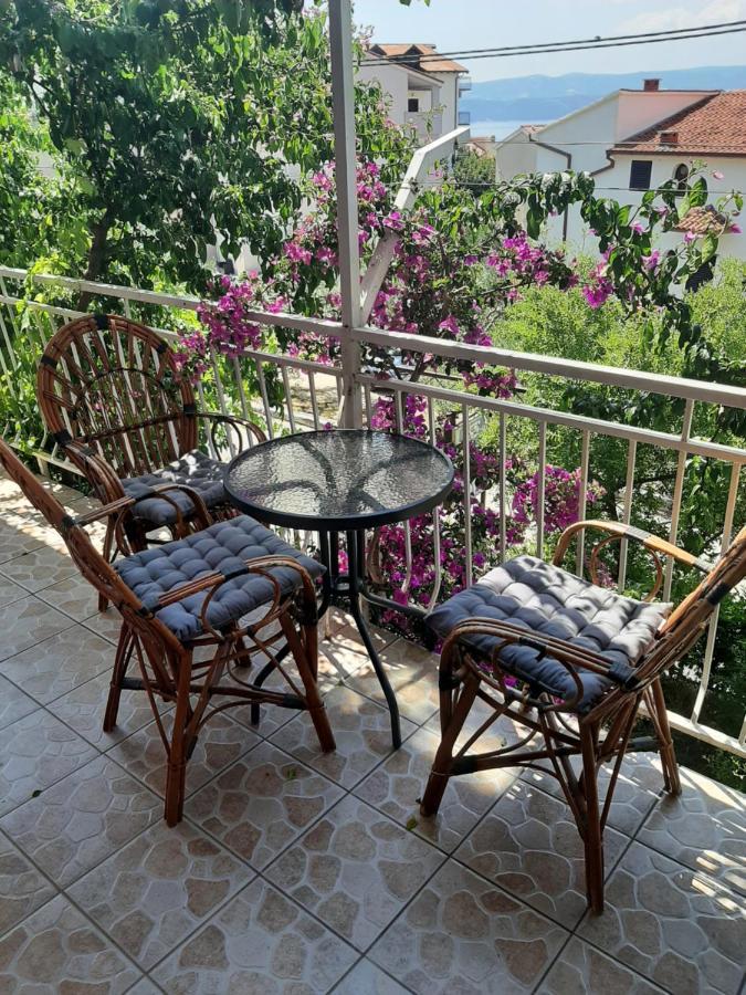 Apartments Tina Omis Bagian luar foto