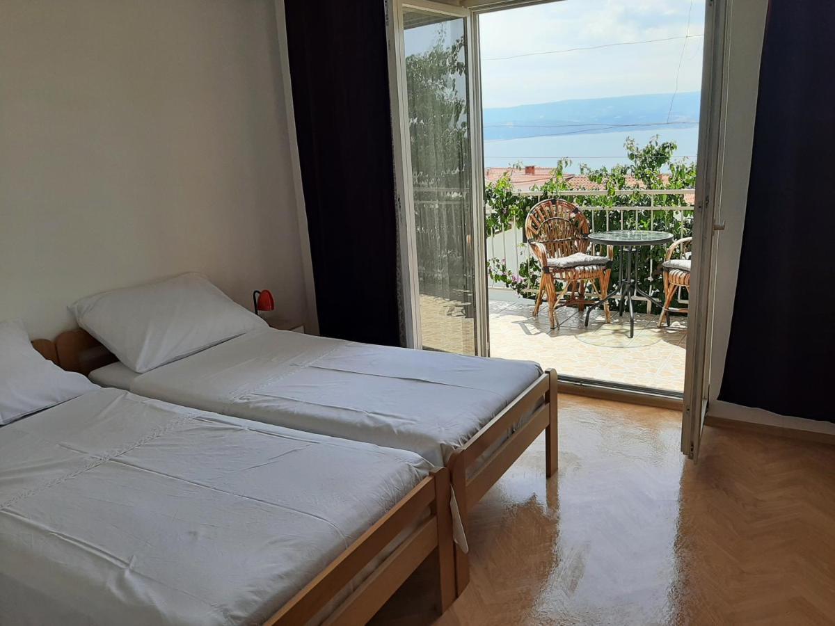 Apartments Tina Omis Bagian luar foto