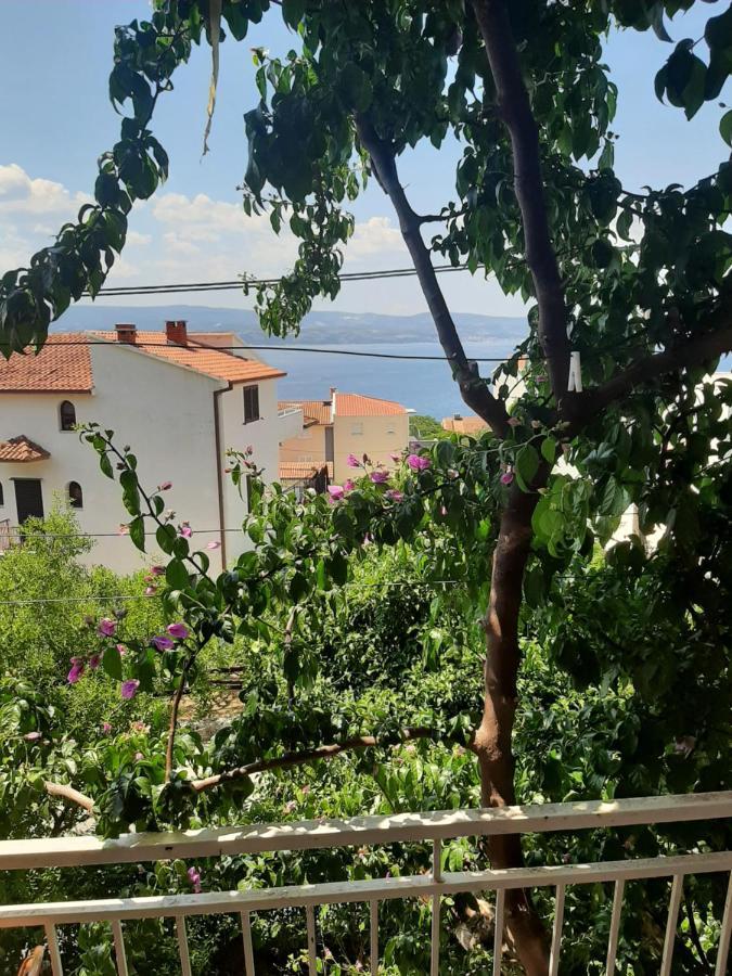 Apartments Tina Omis Bagian luar foto